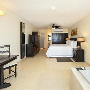 Junior Oceanfront King Suite